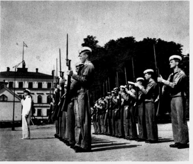 Swedish marines with m/1915 bayonets